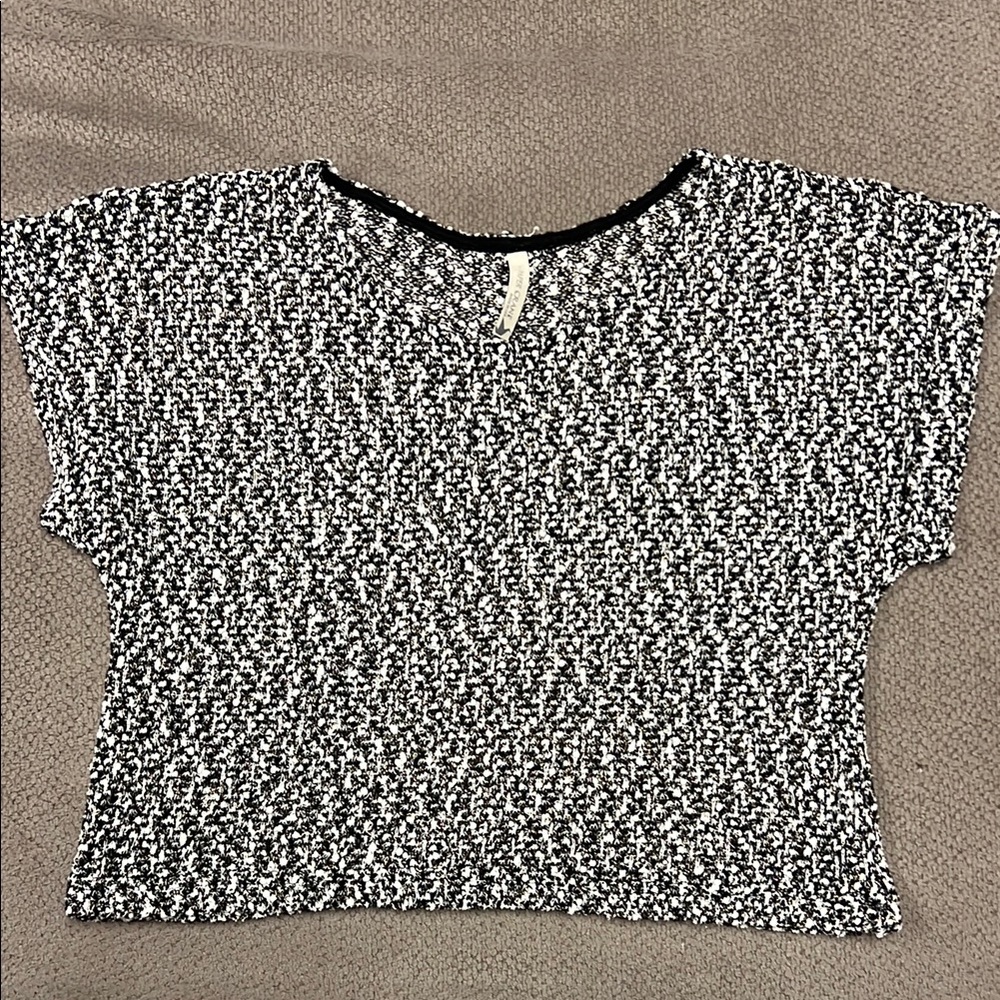 Women's Black and White Knit Top
